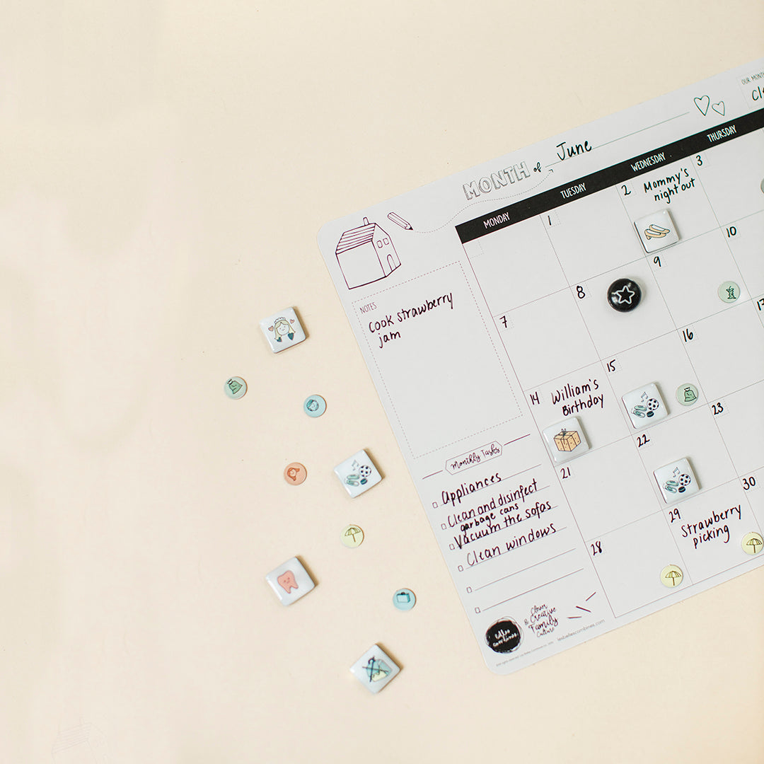 English version of the magnetic monthly planner by Les Belles Combines